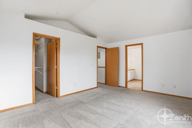 Building Photo - 10516 NE 113th Ave