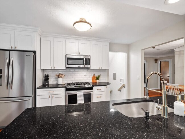 Building Photo - 386 Walworth Ave