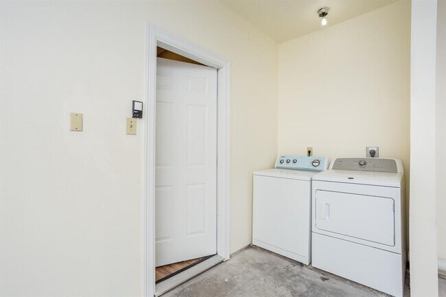 Washer Dryer Included - 3780 Tanglewilde St