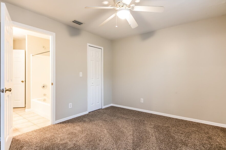 Building Photo - 3013 SW 4th Pl