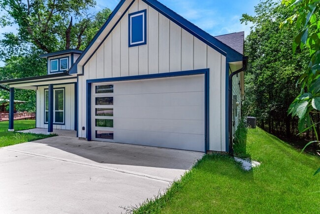 Building Photo - 90 Piping Rock Pl