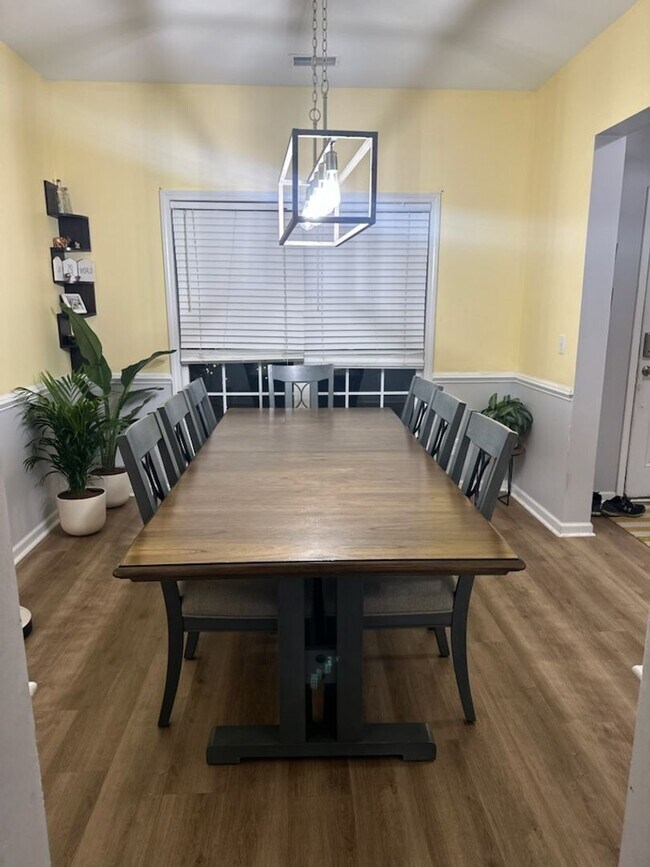 Building Photo - Must See Exceptional 6-Bedroom Home in Tanner Plantation