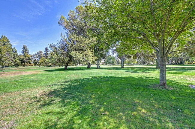 Building Photo - 44771 Garden Ct