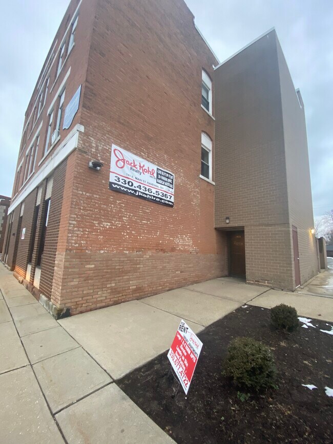 Building Photo - 163 E Main St