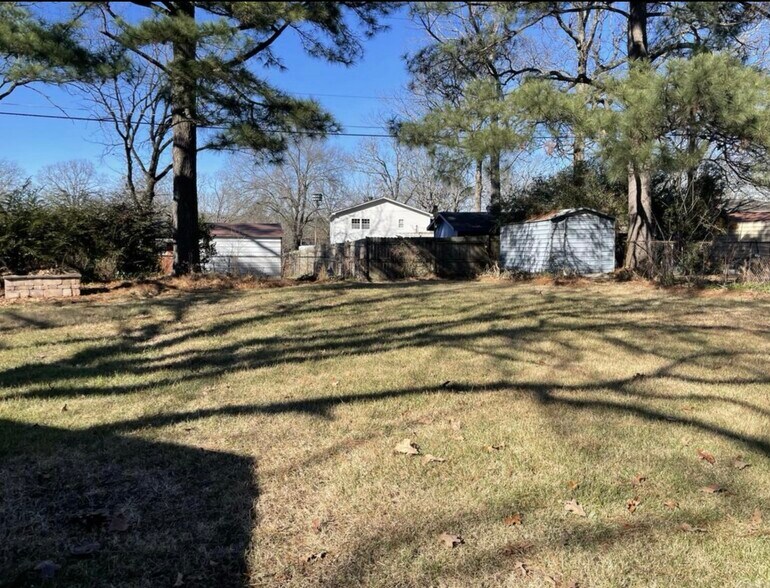 Building Photo - 5813 N Walnut Rd