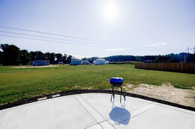 Building Photo - 3 Bedroom 2.5 Bathroom- Built in 2024!