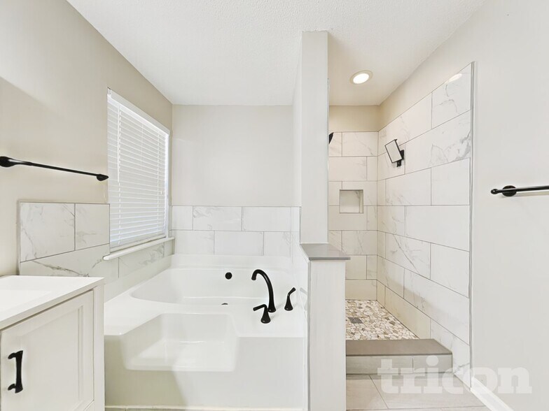 Building Photo - 4585 Hebbard Way