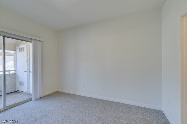 Building Photo - 3400 Cabana Dr