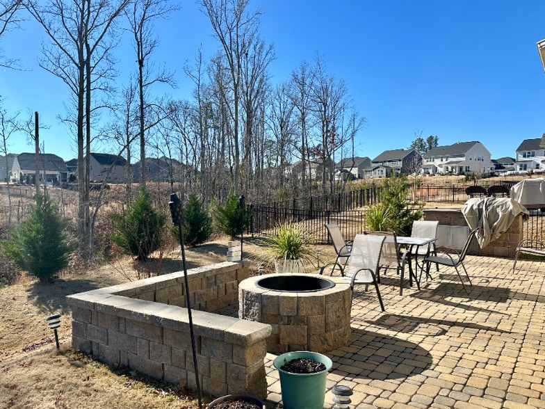 Building Photo - 5008 Britannia Blvd