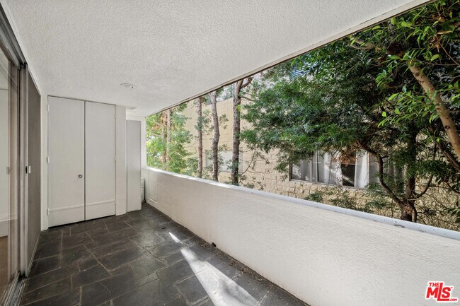 Building Photo - 262 N Crescent Dr