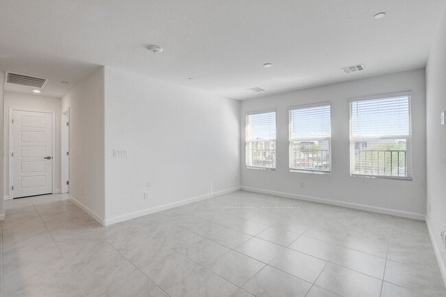 Building Photo - Like New Townhome at Falcon Ridge