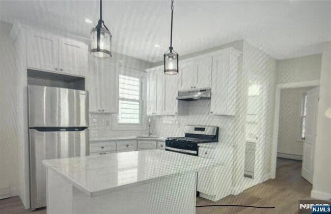 Building Photo - 453 Banta Ave