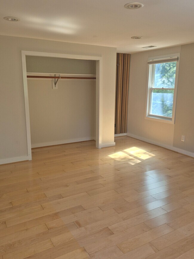Building Photo - 9226 Fowler Ln