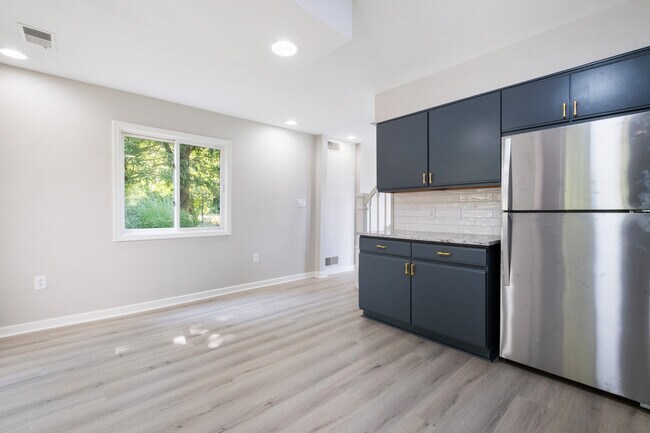 Building Photo - 451 Neff St