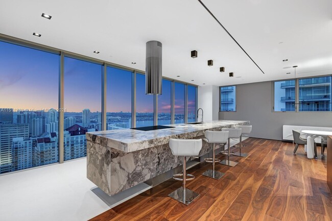 Building Photo - 1300 Brickell Bay Dr