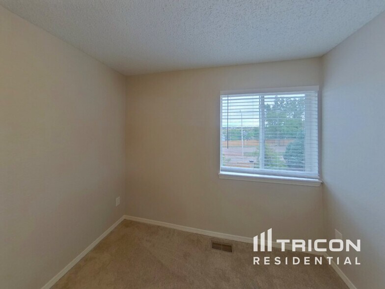 Building Photo - 6445 Fall River Dr
