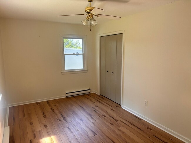 Building Photo - 3765 Longview Dr