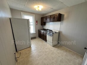 Building Photo - 107 Main St