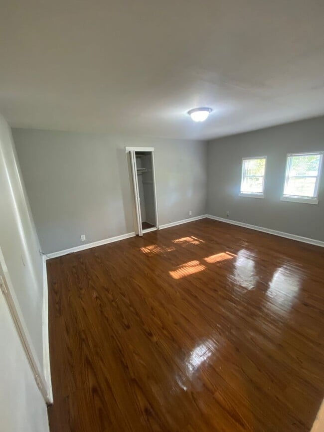 Building Photo - Cute 3 Bedroom 1 Bathroom