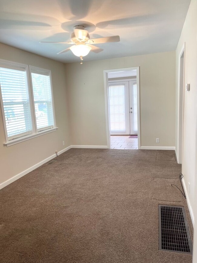 Building Photo - Charming 2-Bedroom Home with Bonus Room on...