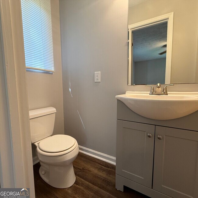 Building Photo - 4101 Springlake Cir