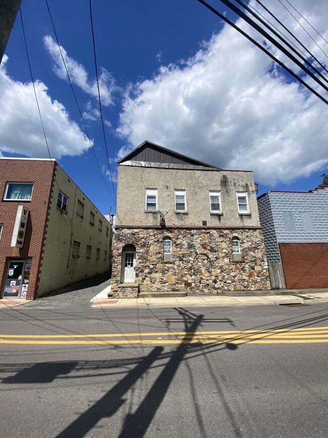 Building Photo - 181 Armstrong St