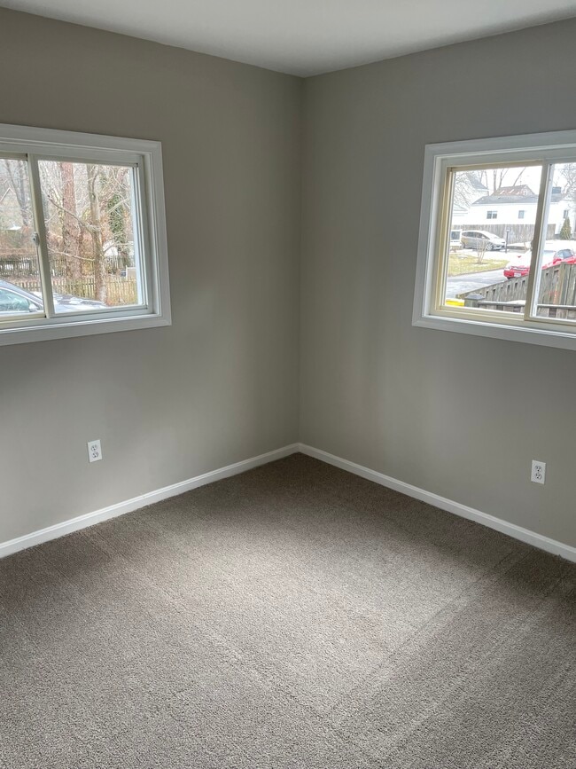 Building Photo - 213 Poplar Ave