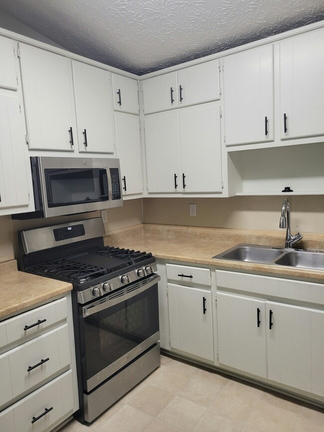 Building Photo - 5924 N Castlegate Dr