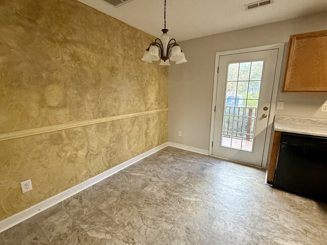 Building Photo - 1627 Maple View Way