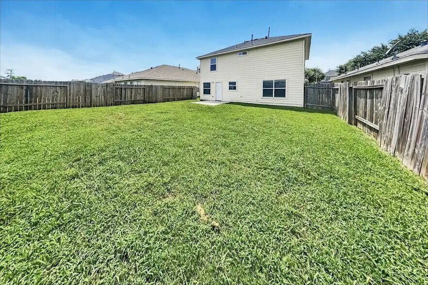 Building Photo - 8542 Doskocil Dr