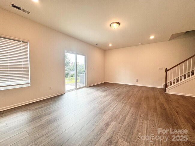 Building Photo - 2743 Yeager Dr NW