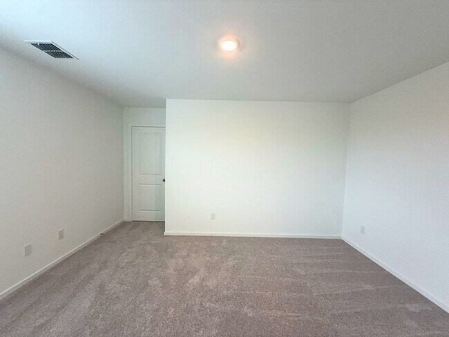 Building Photo - 6220 Sandpiper Ln