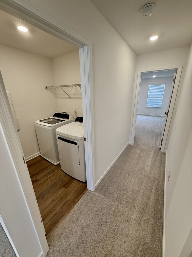 Building Photo - 261 Kenoot Dr