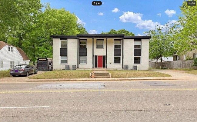 Primary Photo - 1073 N Highland Ave