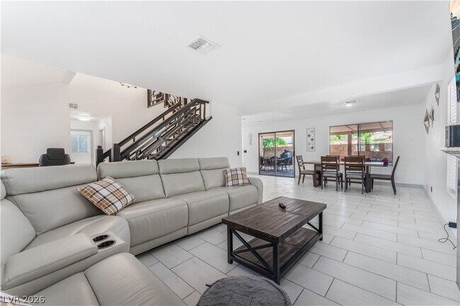 Building Photo - 9005 Feather River Ct