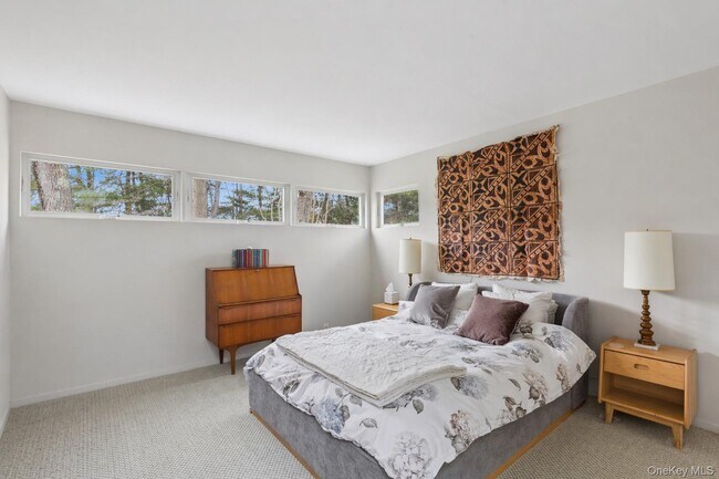 Building Photo - 2 Acorn Path