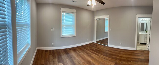 Building Photo - 6 Bedroom in Fort Sanders w/ Ensuite Bathr...