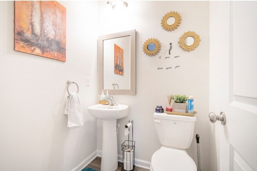 Building Photo - 1421 Ridgebend Way SE