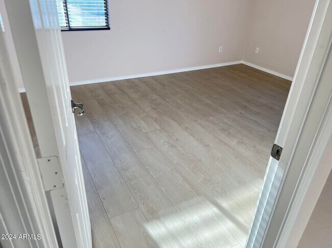 Building Photo - 2216 W Blaylock Dr