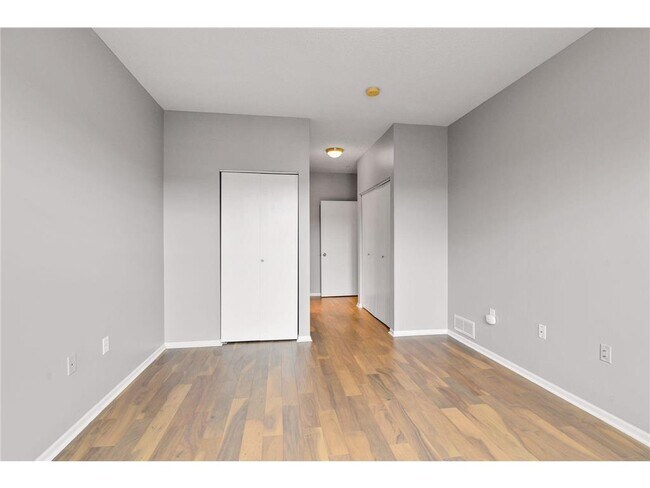 Building Photo - 560 2nd St
