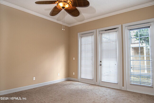 Building Photo - 654 S Loop Pkwy