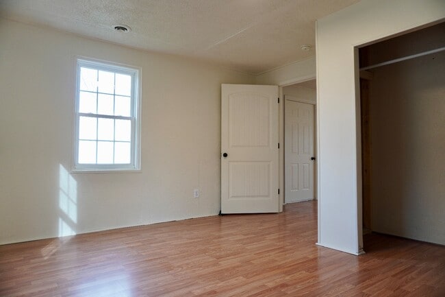 Building Photo - 405 W Main St