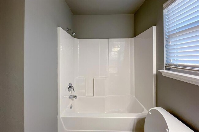 Building Photo - 7802 Bennie Terrace