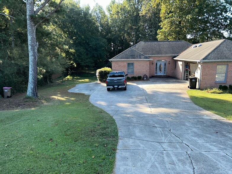 Primary Photo - 4079 Sardis Church Rd