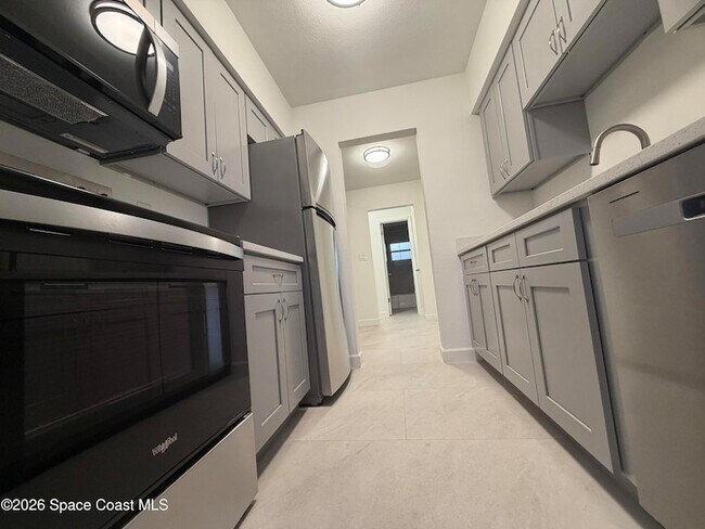 Building Photo - 154 Crescent Beach Dr