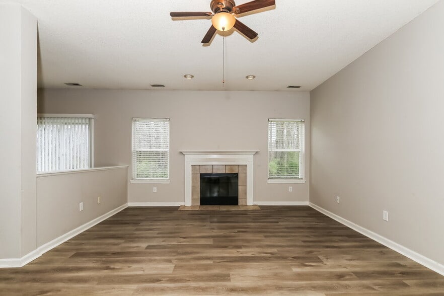 Building Photo - 5810 Long Lake Ln.