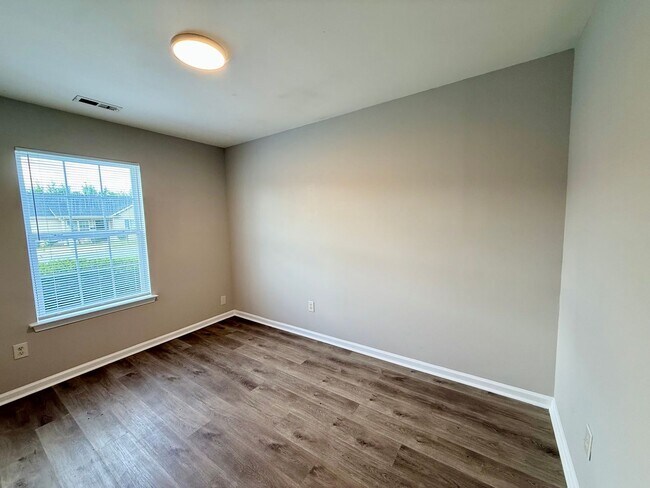 Building Photo - 4605 Palm Breeze Ln