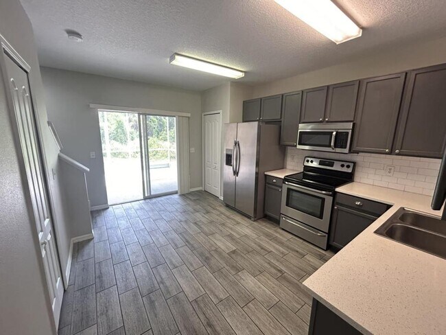 Building Photo - 15835 Fishhawk Falls Dr