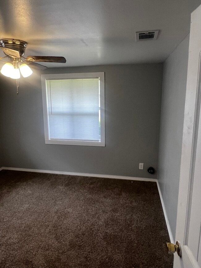 Building Photo - 1425 Silver Dr