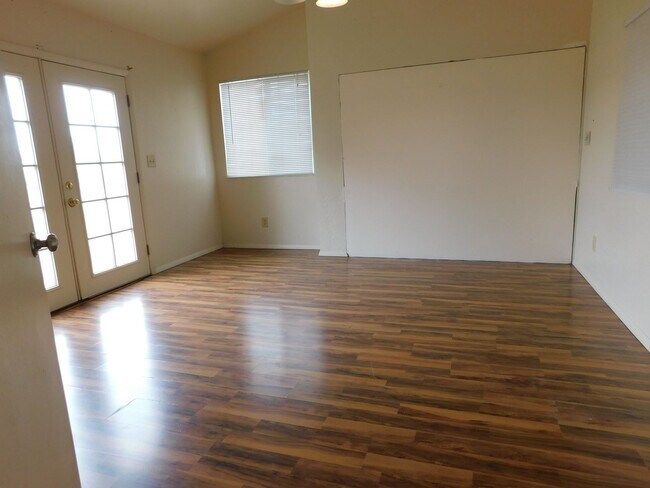 Building Photo - Country Living in Fruita